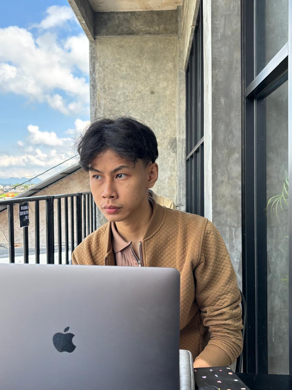Sideways glance at the laptop on the rooftop terrace
